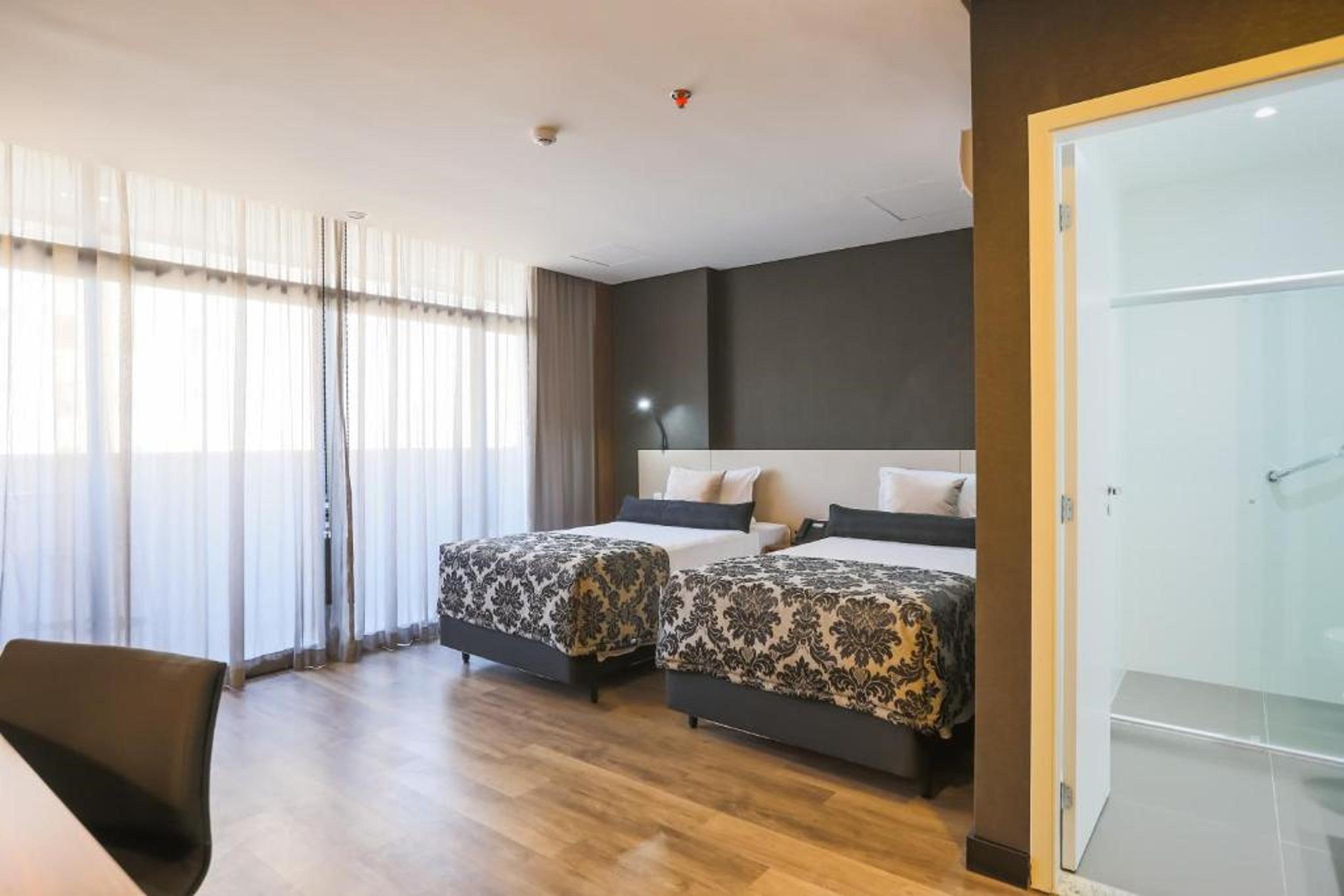 Ramada Hotel & Suites 우사스쿠 외부 사진