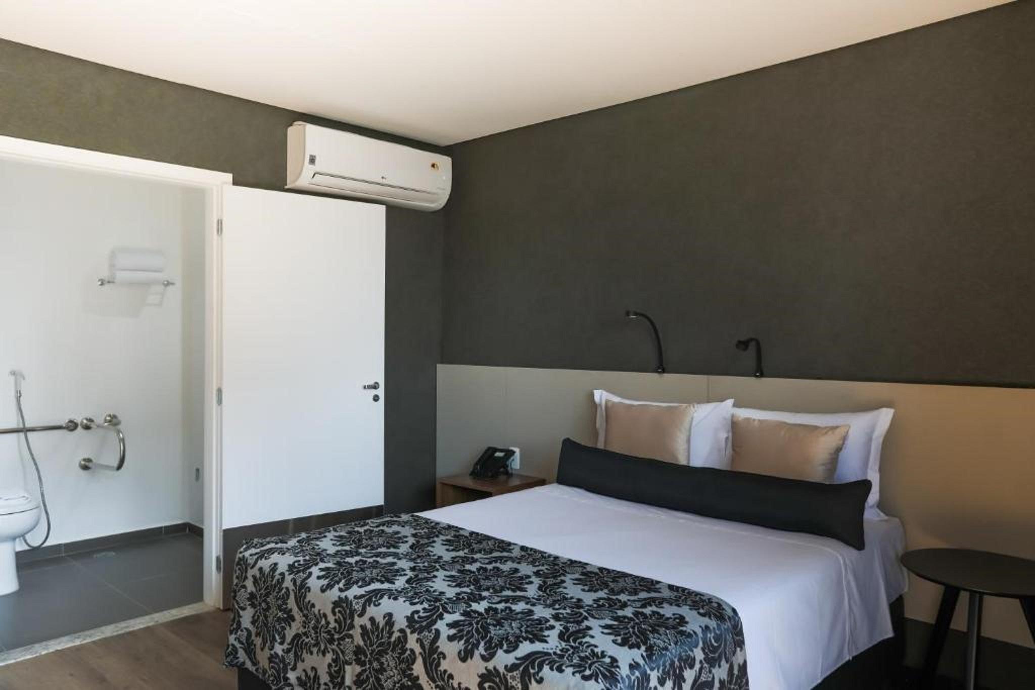 Ramada Hotel & Suites 우사스쿠 외부 사진