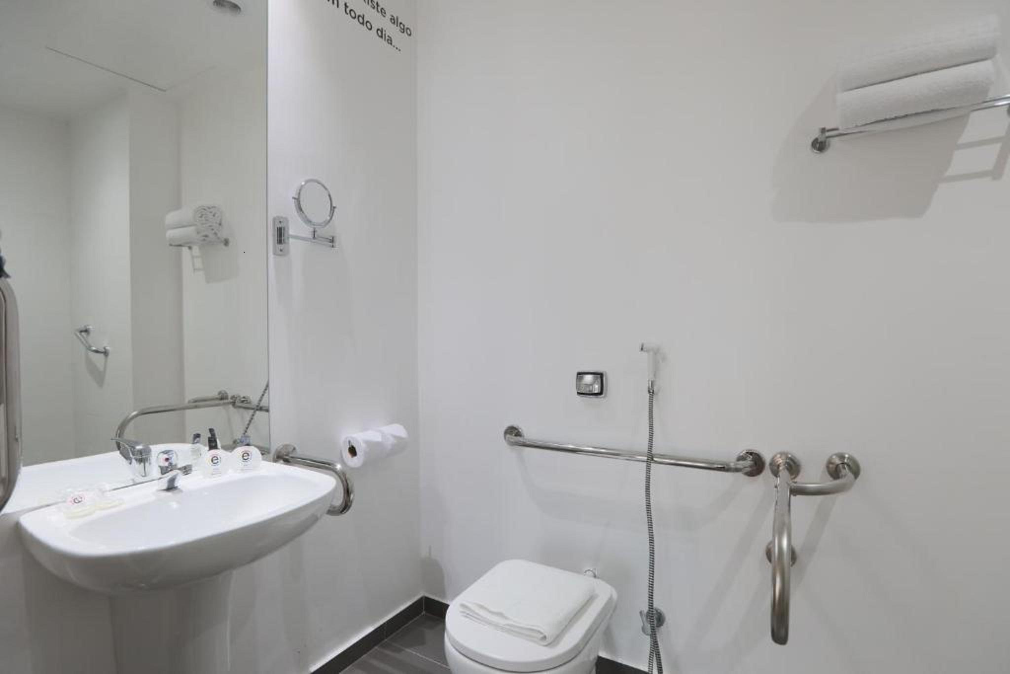 Ramada Hotel & Suites 우사스쿠 외부 사진
