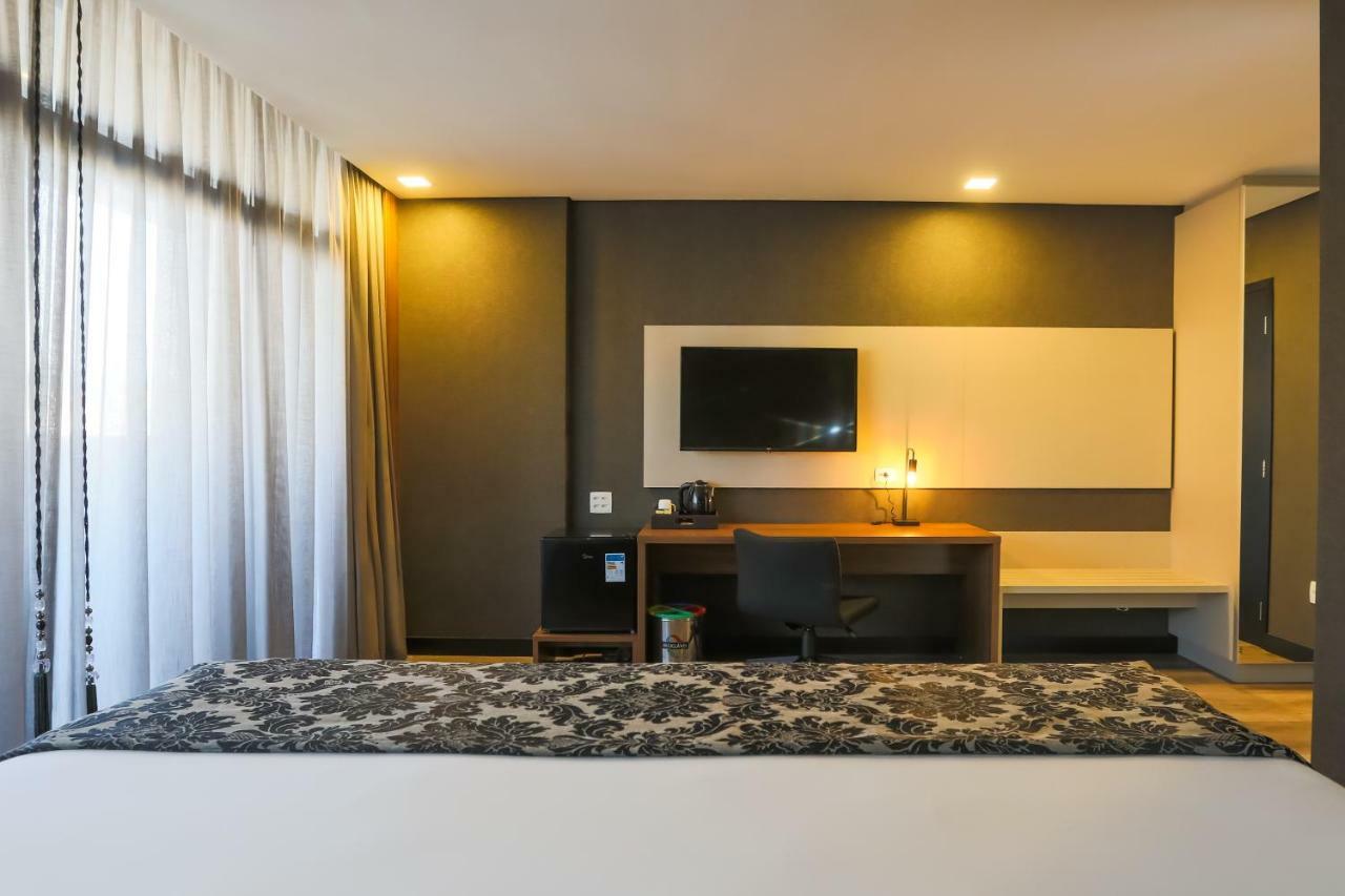 Ramada Hotel & Suites 우사스쿠 외부 사진